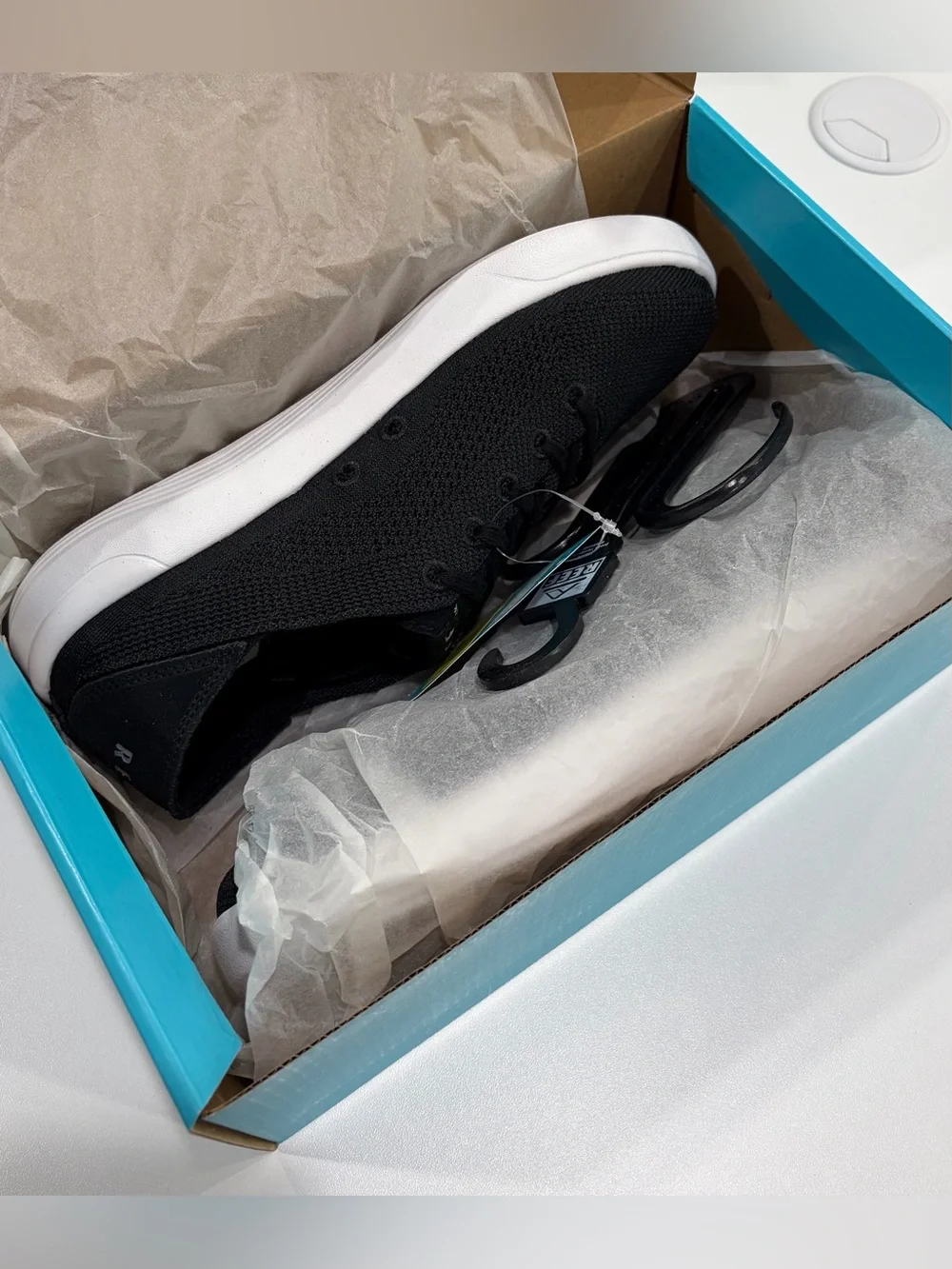 Reef Men's Size 12 Swellsole Neptune Sneakers Black White NWT Cushion Light